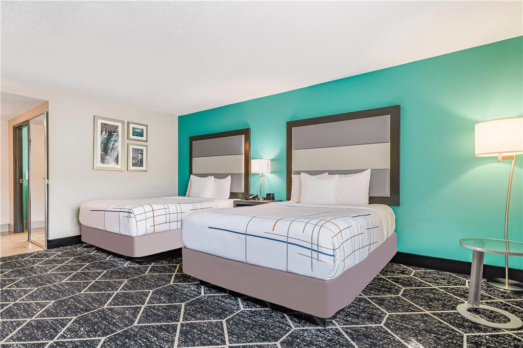La Quinta Inn & Suites by Wyndham Batavia - photo 34