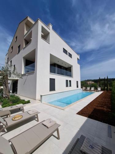 4R Royal Residence Rojnić Rovinj 3 — 4-Star Luxury Hotel in Rovinj, Croatia