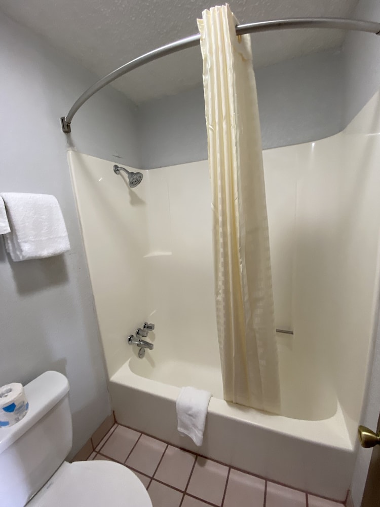 Colonial Inn - photo 26