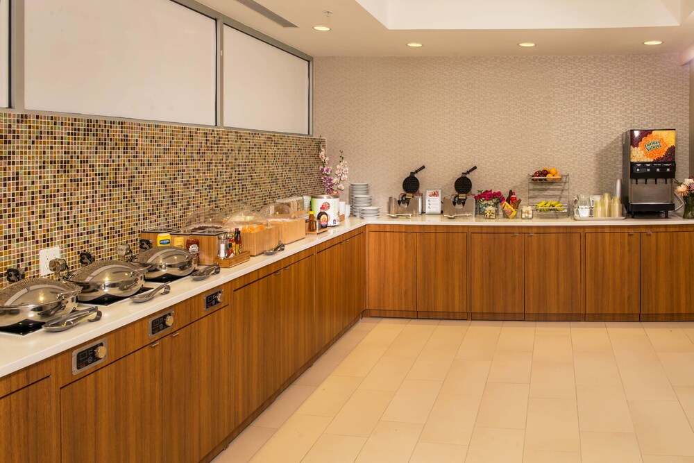 SpringHill Suites New York LaGuardia Airport - photo 17