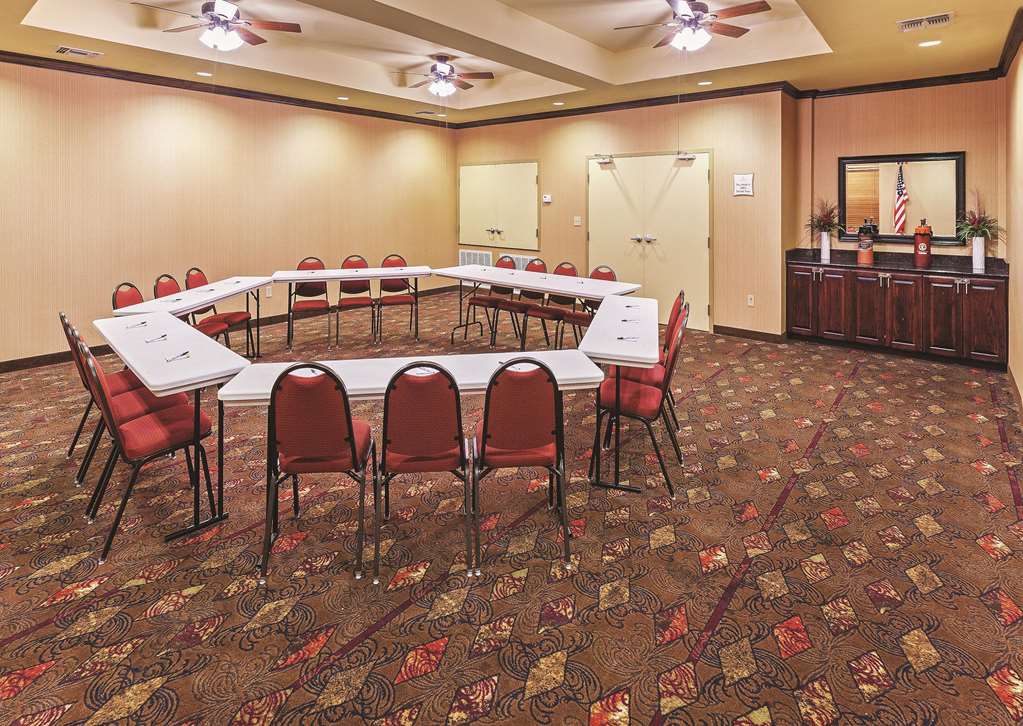 La Quinta Inn & Suites by Wyndham Eastland - photo 45