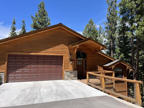 Windsor Lodge — 4-Star Luxury Hotel in Truckee, United States