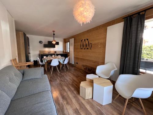 Spacious Apartment in the Center of La Clusaz With Parking Internet — 4-Star Luxury Hotel in La Clusaz, France