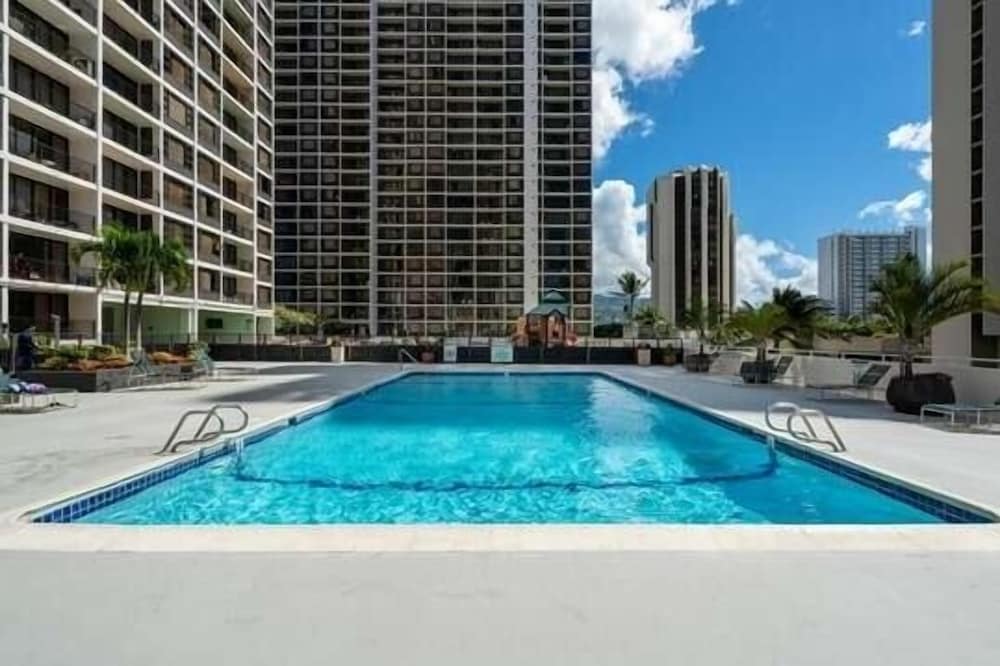 Modern 12th Floor Waikiki Banyan Condo with Partial Ocean Views by Koko Resort Vacation Rentals Honolulu - photo 24