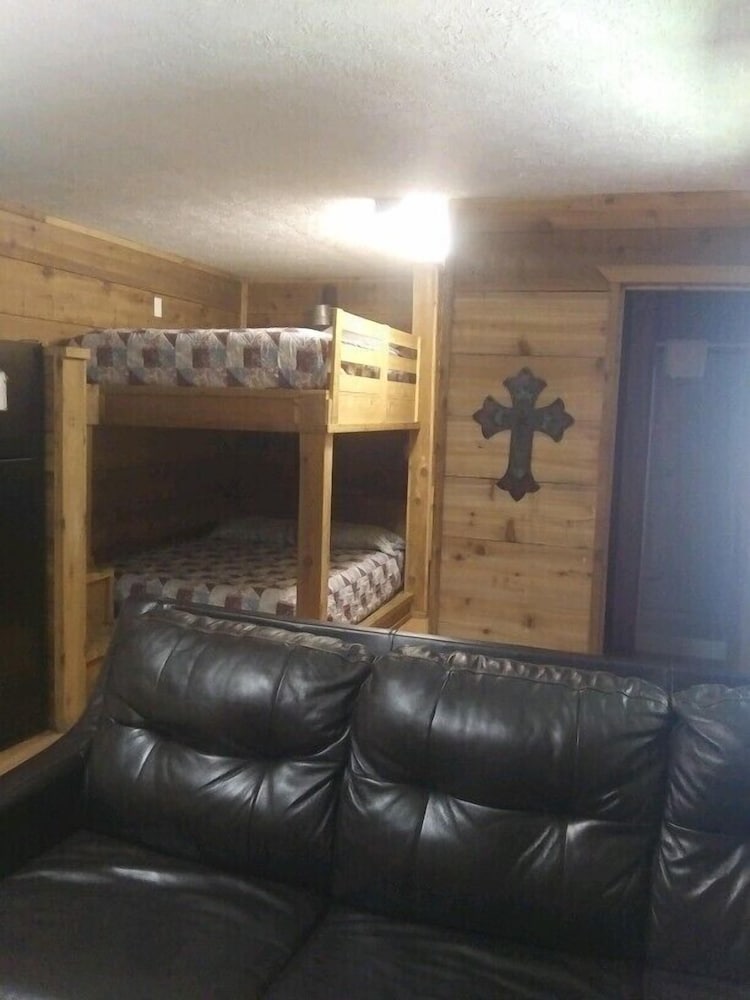 Whispering Creek Lodging & RV Resort - photo 3