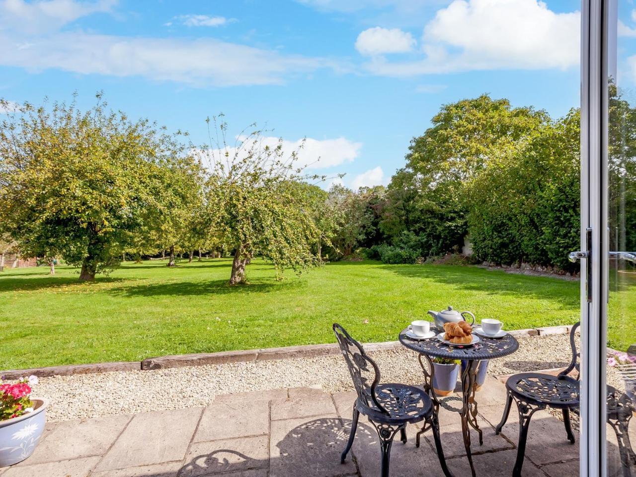 1 Bed in Middle Stoughton 51338 — hotel in Chapel Allerton