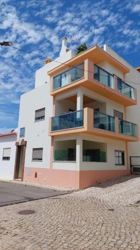 Edifício Tomás — 4-Star Luxury Hotel in Ferragudo, Portugal