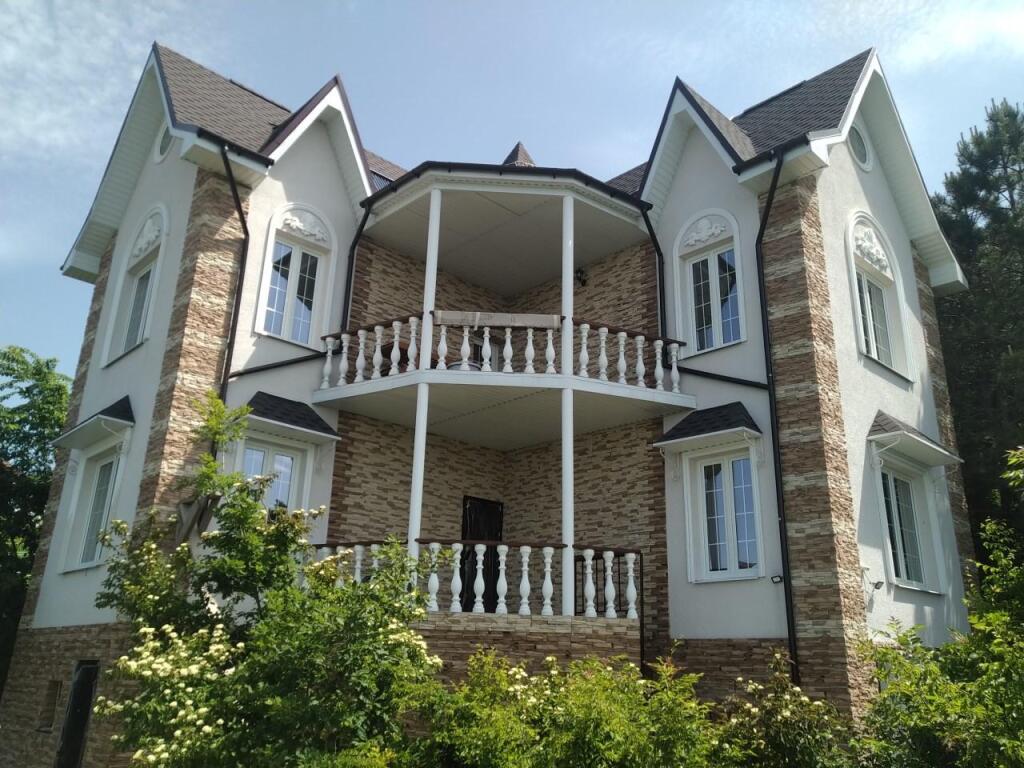 Doma v lesu in Tuapse, Russia