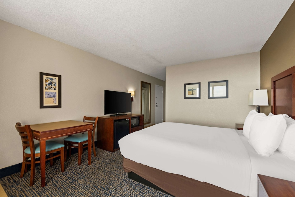 Comfort Inn On the Ocean - photo 43
