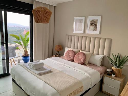 Blue Sunset Luxury Seaview Apartment La Duquesa — 4-Star Luxury Hotel in Manilva, Spain