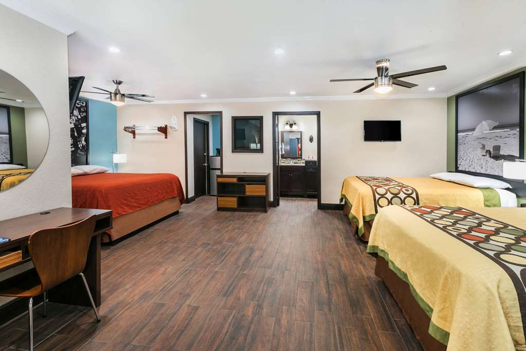 Super 8 by Wyndham Austin University Downtown Area - photo 17