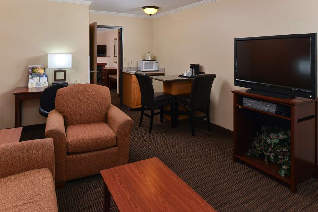 Best Western Plus Landmark Inn - photo 23