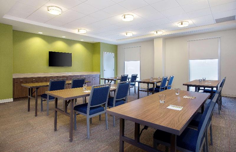 Home2 Suites by Hilton Oxford - photo 10