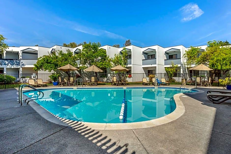Americas Best Value Inn & Suites Wine Country Santa Rosa - photo 5