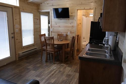 Pio Pico Camping Resort Cottage 1 - photo 3
