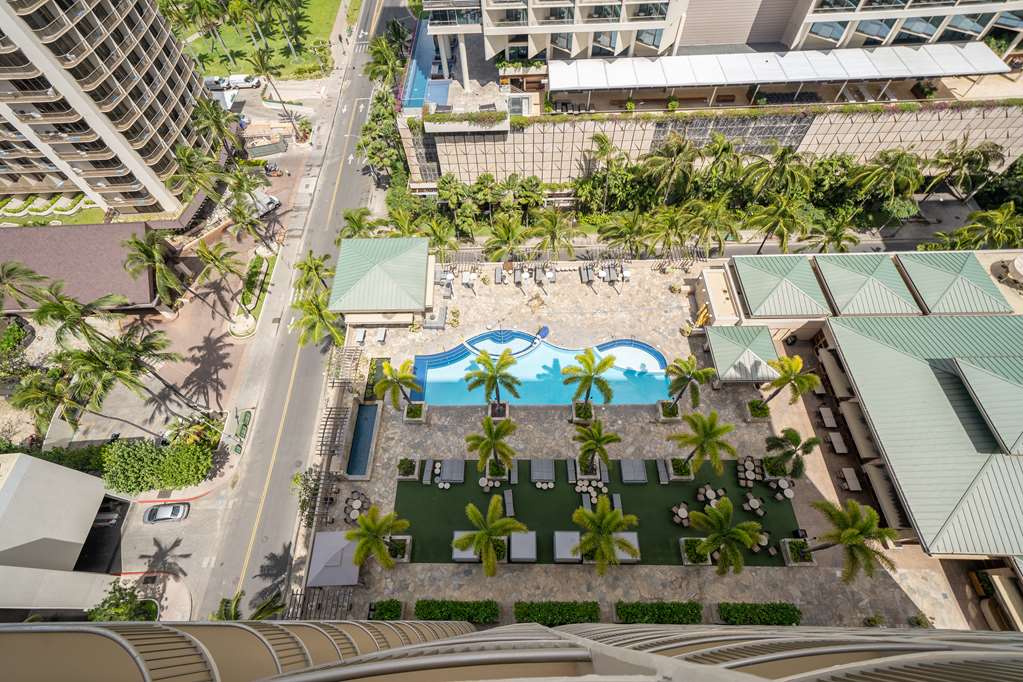Embassy Suites by Hilton Waikiki Beach Walk - photo 4