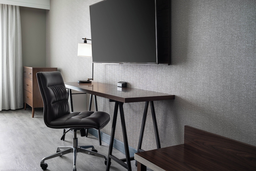 Four Points by Sheraton Hotel & Suites San Francisco Airport - photo 11