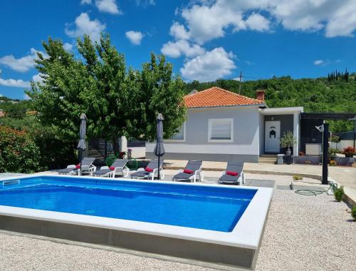 Holiday home Olive tree with pool Best Host 2025 — 4-Star Luxury Hotel in Sestanovac, Croatia