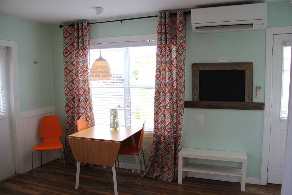 Sunset Inn & Cottages - photo 3