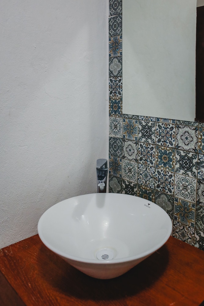 Bathroom sink