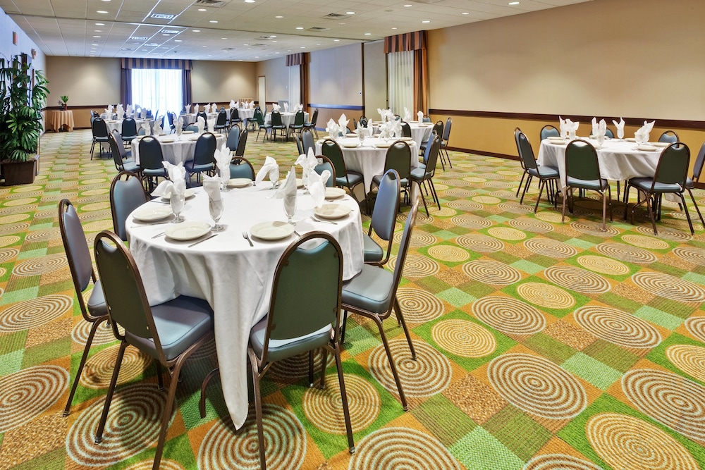 Holiday Inn Bloomington University Area by IHG - photo 27