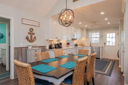 Sherrys Paradise by Oak Island Accommodations - photo 15