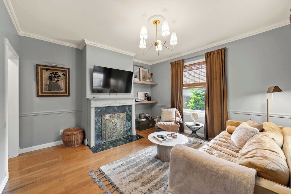The Gustavus House For 4 — 4-Star Luxury Hotel in Columbus, United States