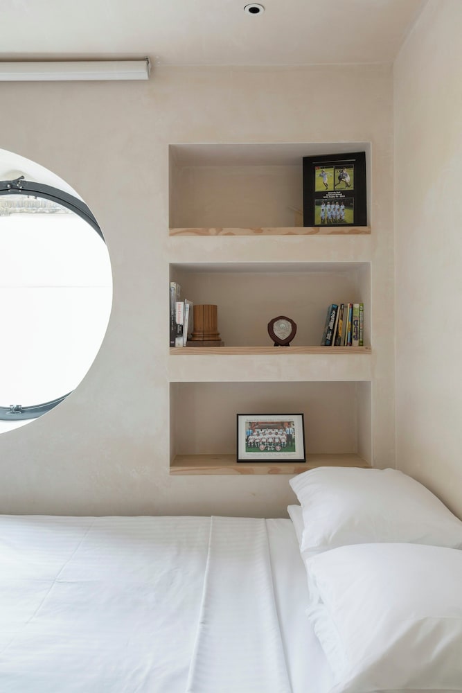 Blythe Road by Onefinestay — 4-Star Luxury Hotel in London, United Kingdom
