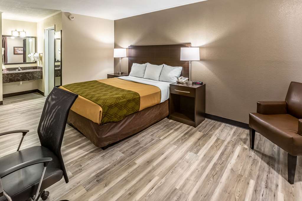Econo Lodge Inn & Suites Newton - photo 16