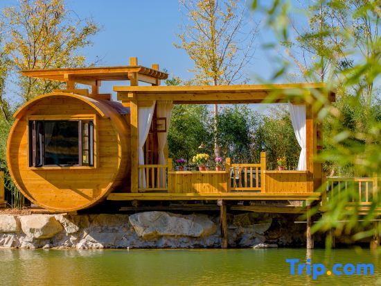 Jiurushan Hongyanrong Wooden Barrel Hotel in Jinan, People's Republic of China