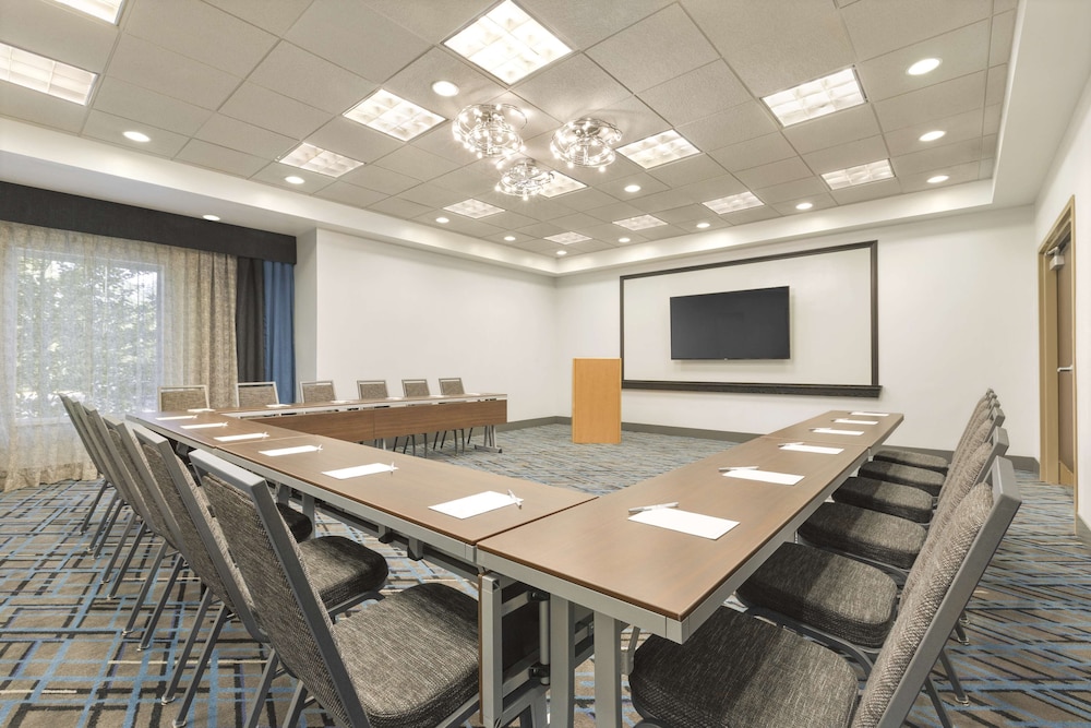 Hampton Inn & Suites Herndon Reston - photo 39