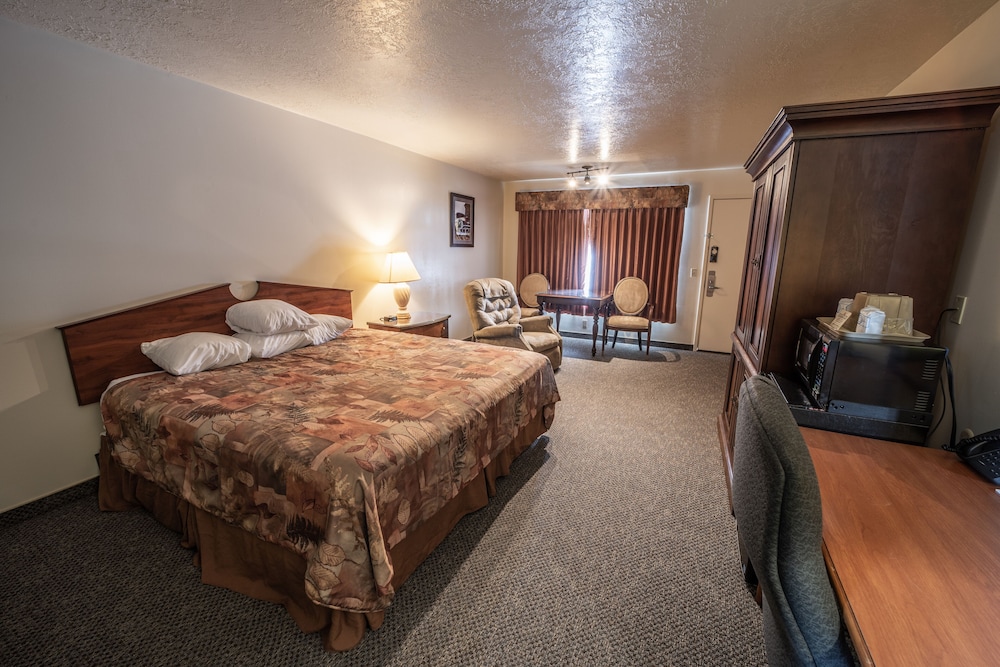 Clover Creek Inn - photo 7