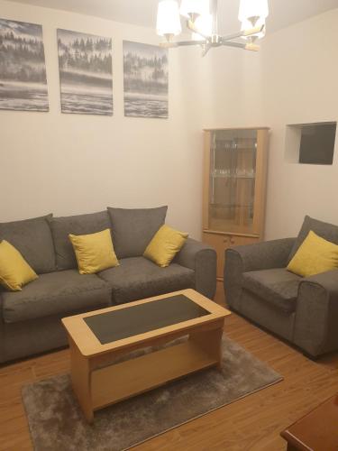 Lovely 2 and 1 bedroom guest units Karen