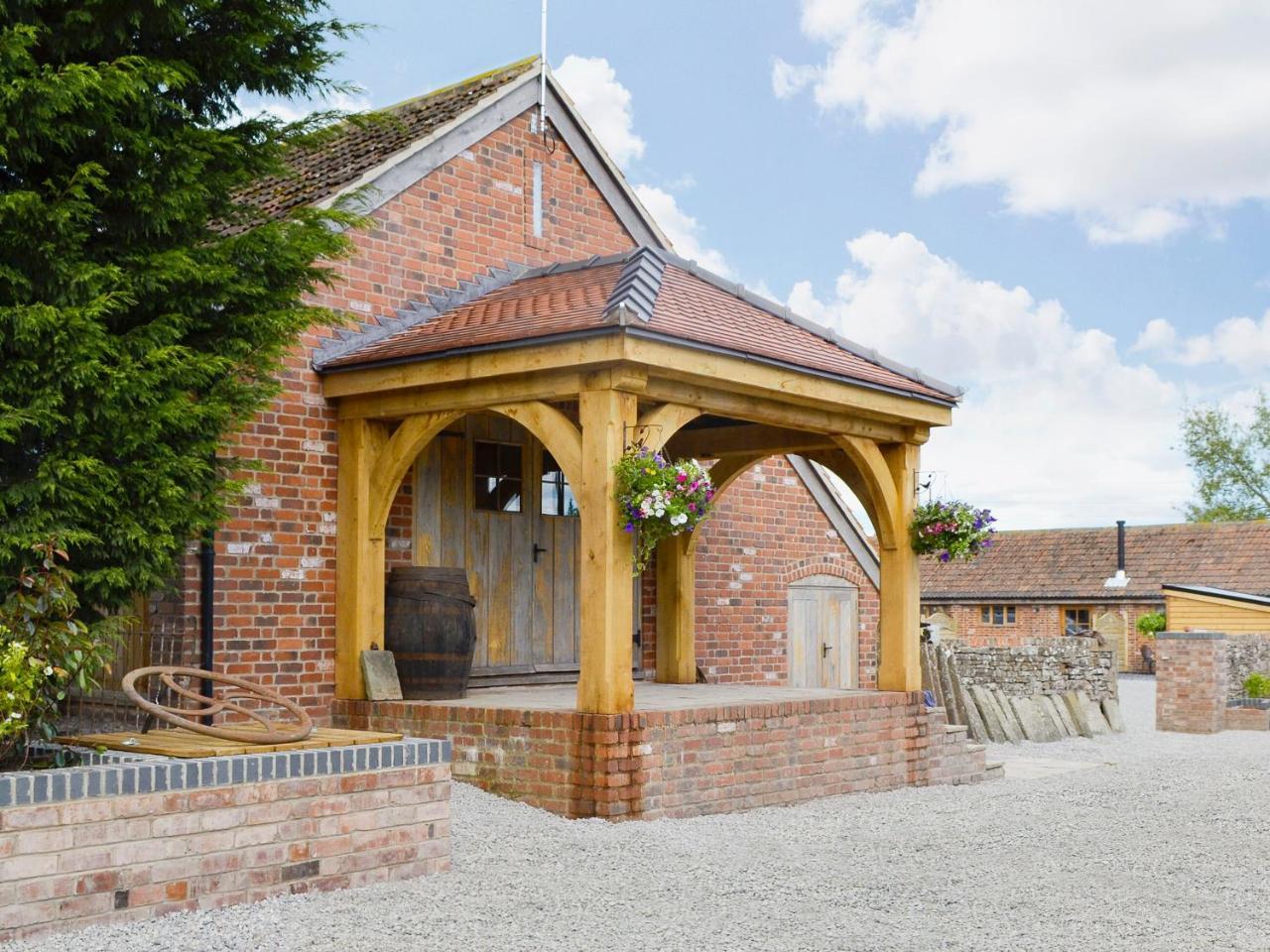The Waggon House — 4-Star Luxury Hotel in Gloucester, United Kingdom