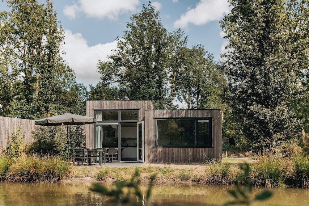 Water Lodge in Schaijk by the Waterside — 4-Star Luxury Hotel in Schaijk, Netherlands