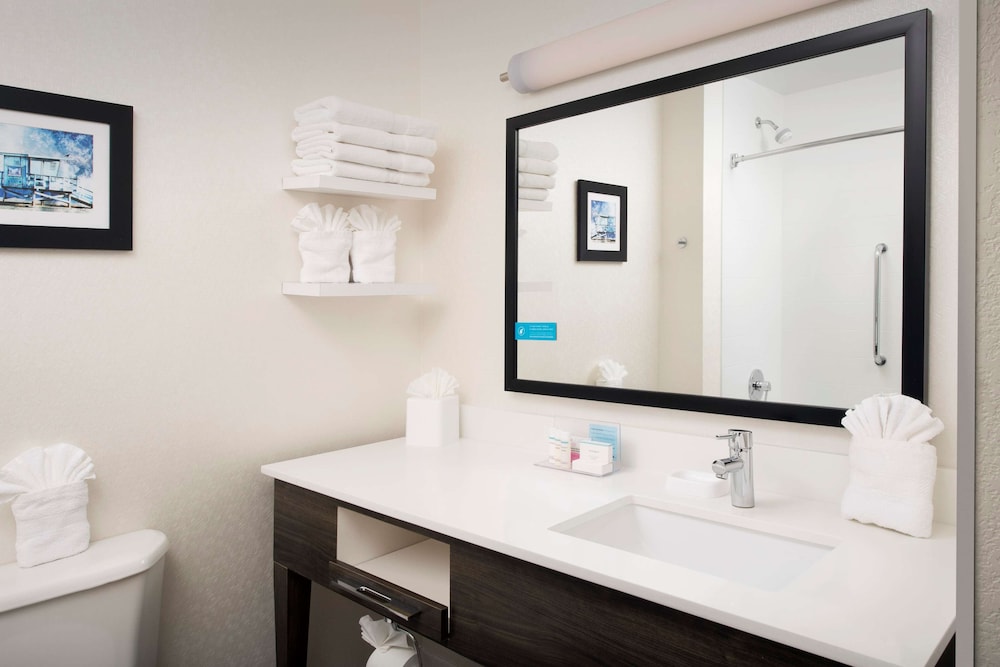 Hampton Inn & Suites Anaheim Garden Grove - photo 24