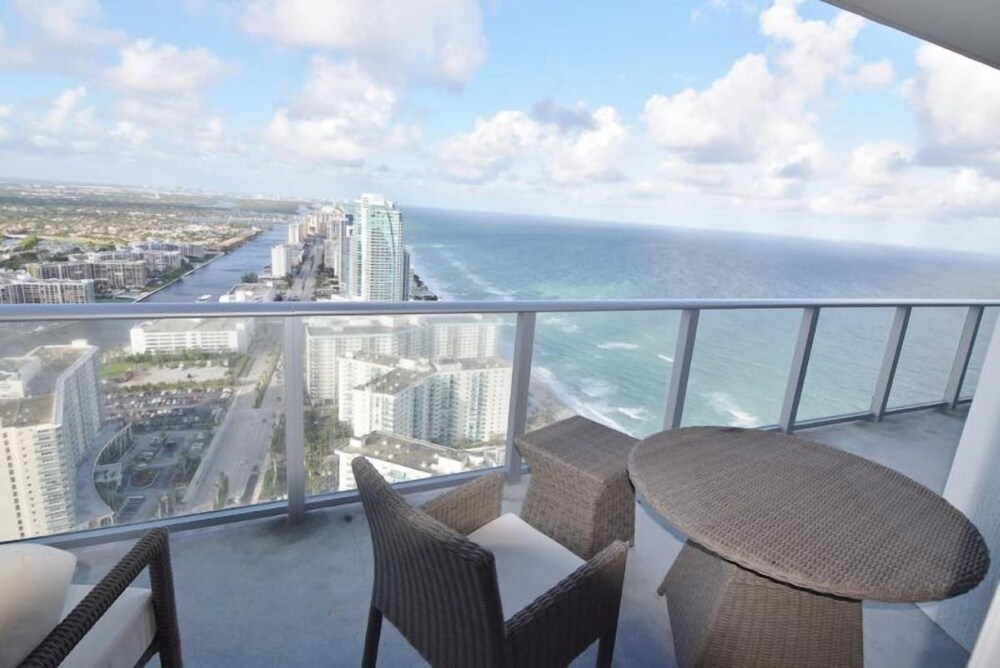 Superb Ocean & Bay View 1 Bed 1 Bath @ Hyde Beach Resort - photo 18