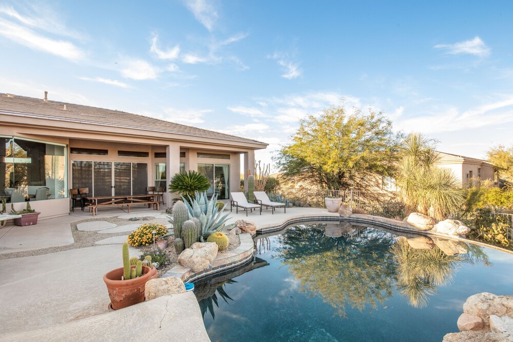Desert Paradise 5br W Lagoon style Pool 5 Bedroom Home — 4-Star Luxury Hotel in Scottsdale, United States