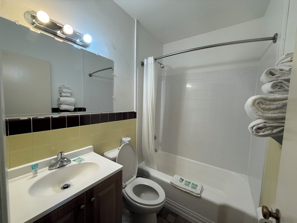 Canyonlands Motor Inn - photo 13