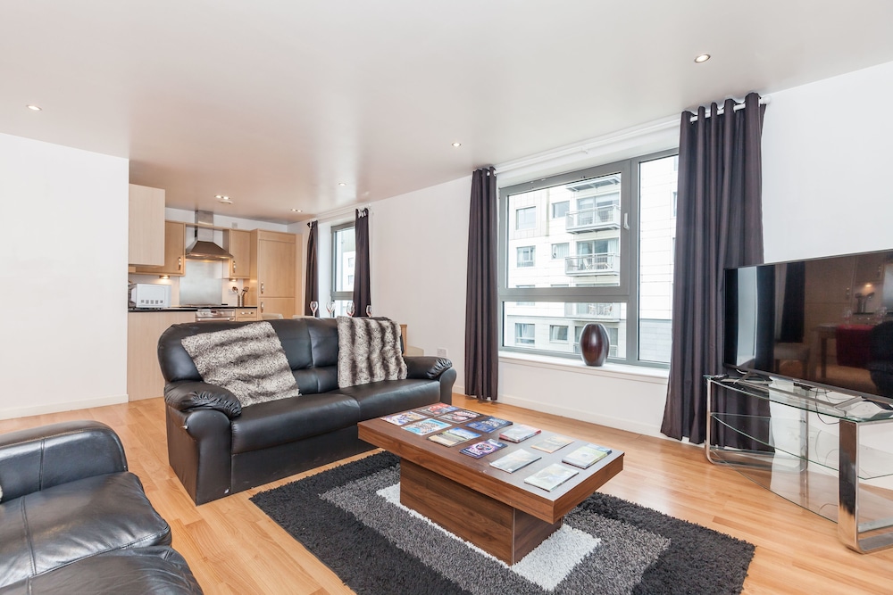 Stylish Apartment — 4-Star Luxury Hotel in Edinburgh, United Kingdom