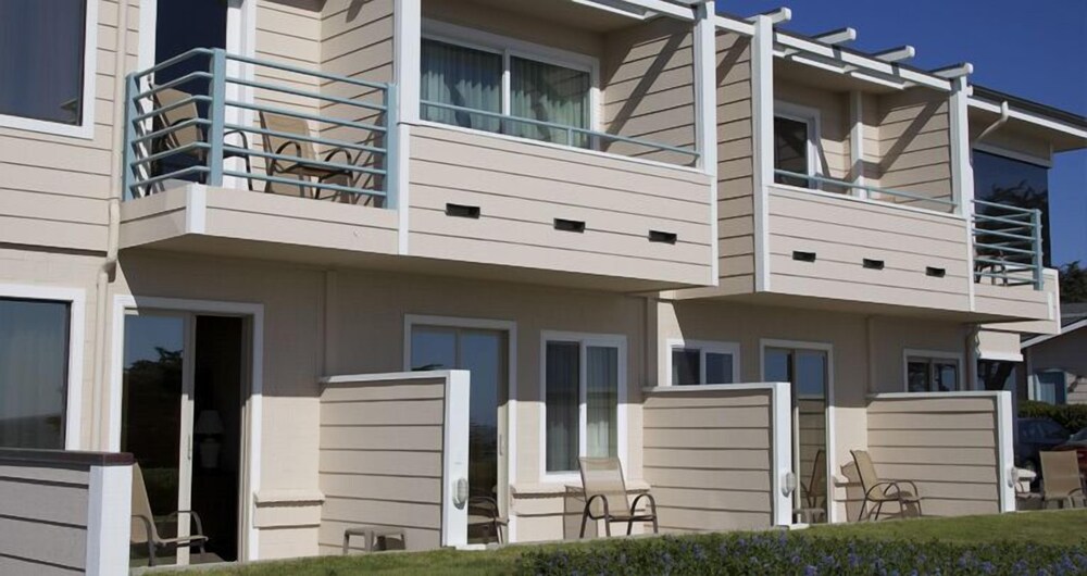 Cambria Landing Inn & Suites - photo 46