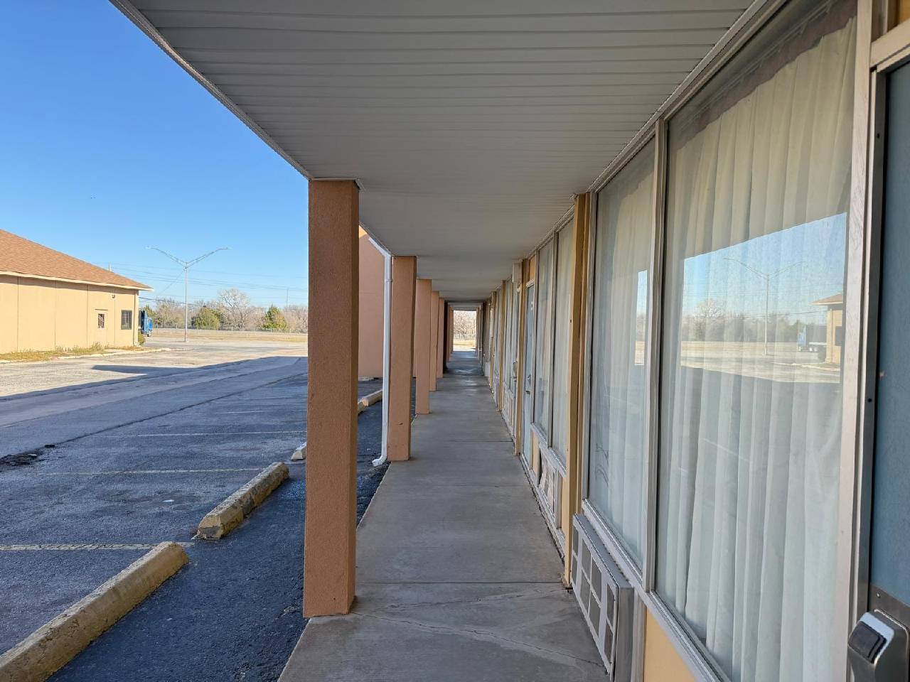 Knights Inn Lawton - photo 10