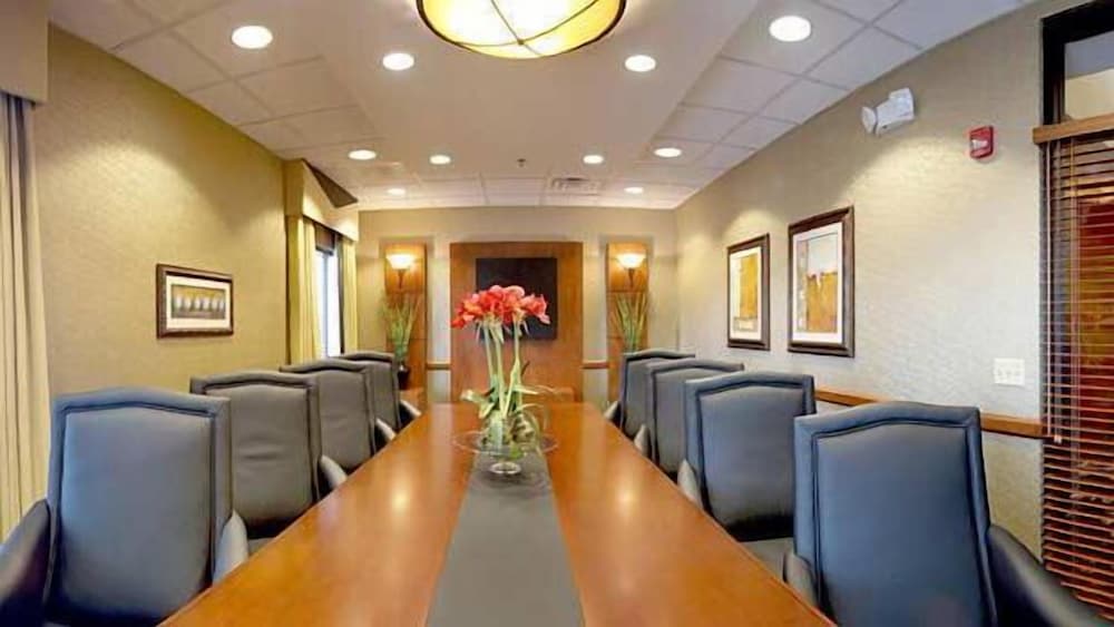 Hampton Inn and Suites Indianapolis Fishers - photo 41