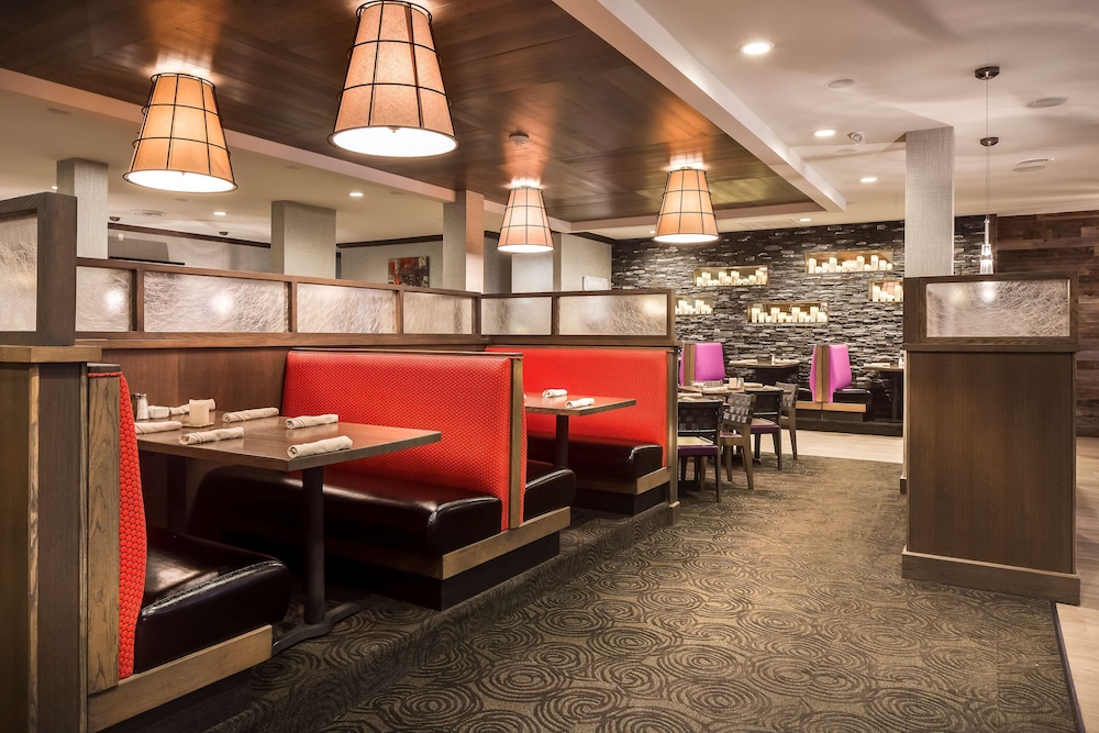 Hampton Inn Iowa City Coralville - photo 31