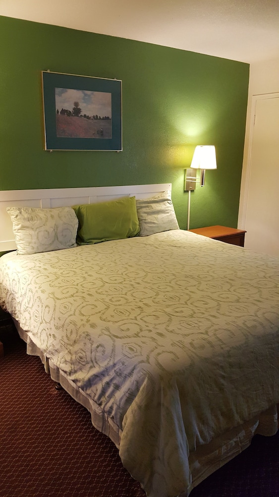 Budget Inn and Suites El Centro - photo 5