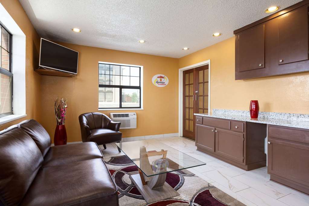 Super 8 by Wyndham Colorado Springs Afa Area - photo 3