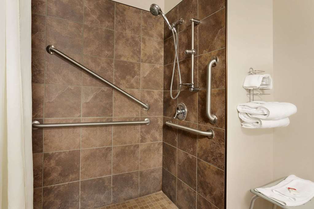 Travelodge by Wyndham Jefferson City - photo 12