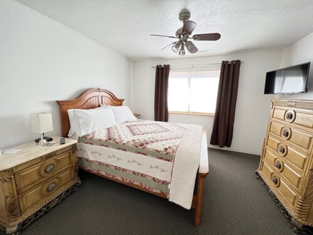 The Snuggle Inn - photo 22