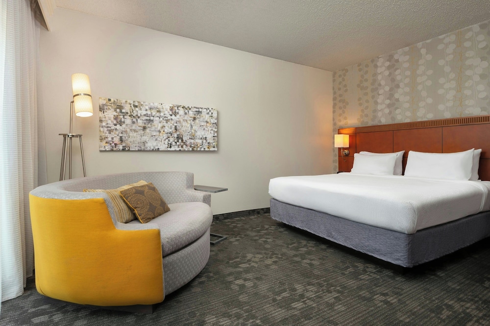 Courtyard by Marriott Dallas Fort Worth Bedford - photo 6