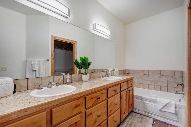 Fox Pointe At Redstone By Lespri Management - photo 35